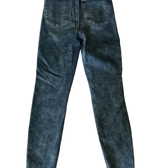 Woman’s distressed American 🇺🇸 Eagle 🦅 high waisted skinny jeans 👖 - Picture 4 of 7